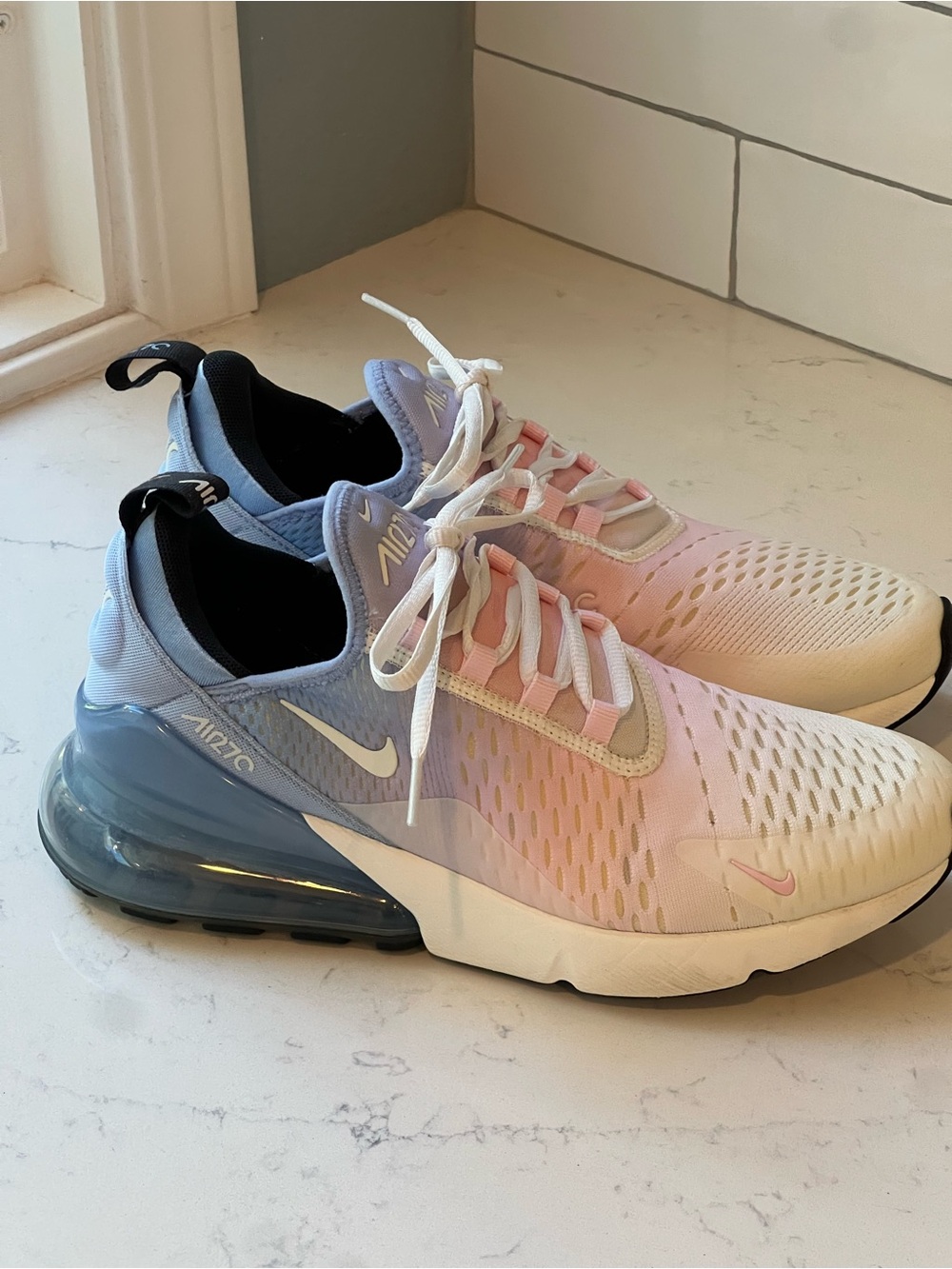 Nike Women’s Air Max 270 Pastel Gradient Sneakers - Pink & Blue. Size 8.5. EUC
